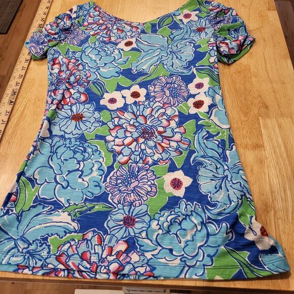 Lilly Pulitzer Tops - Lilly Pulitzer Blue & Green Short Sleeve V-Neck Gathered Sleeve T-shirt S